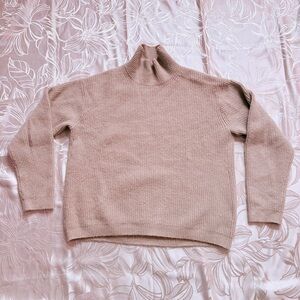 Uniqlo Women's Light Green Mock Turtleneck Sweater - Small